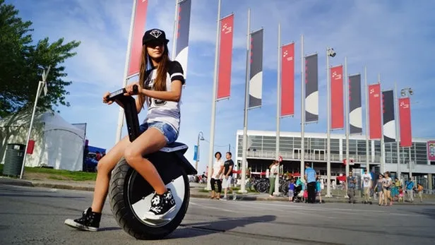 One wheel electric scooter